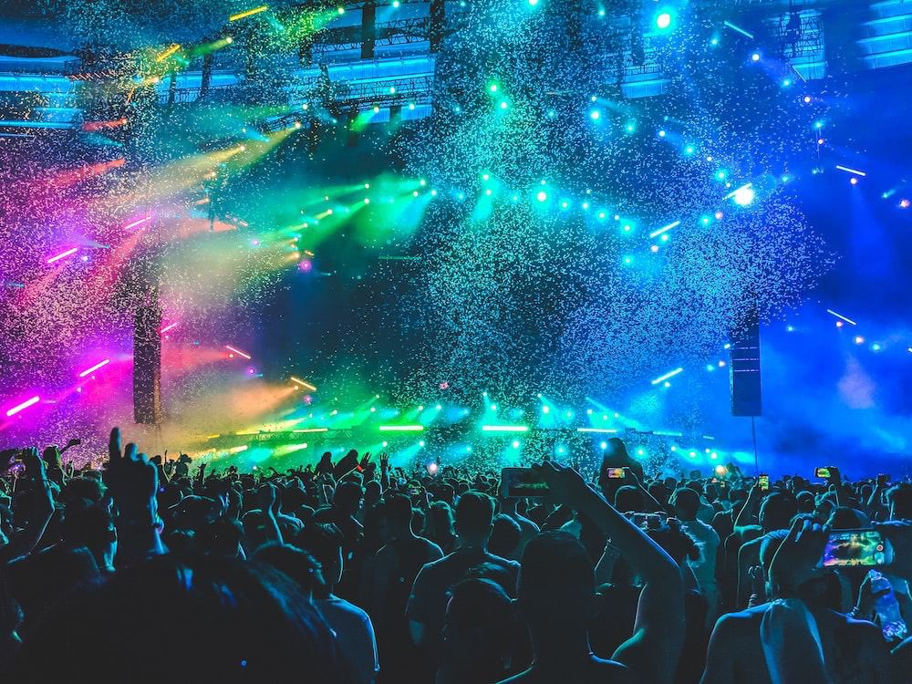 EarnMayo's tweet photo. Imagine going to concerts for fun 

Spending $200 to scream another man's name and contribute to HIS dream 

Surrounded by sweaty losers 

Ridiculous https://t.co/JVPLLkEfeM