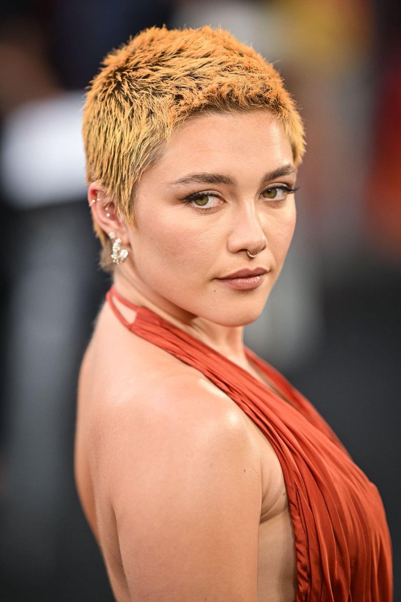 cinelightnew's tweet photo. Florence Pugh, Londra'daki Oppenheimer galasına katıldı. 📸 https://t.co/nOTpCTxbzU