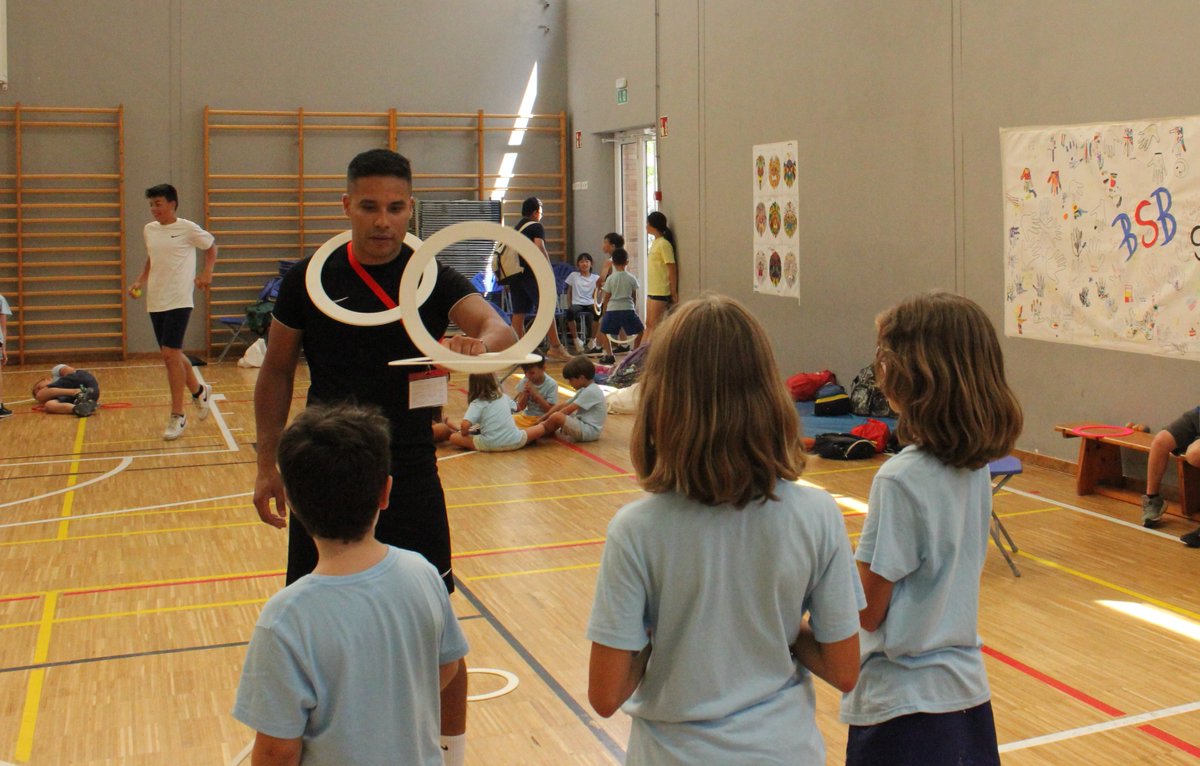 BSB_Barcelona's tweet photo. 🌞Another fantastic #MagicThursday at #BSBSummerSchool! 🤹♂️ Our children had real fun learning the ropes and juggling around - and it wasn't so easy either!
#EnglishLearning #SummerFun https://t.co/P7ET15SCdd