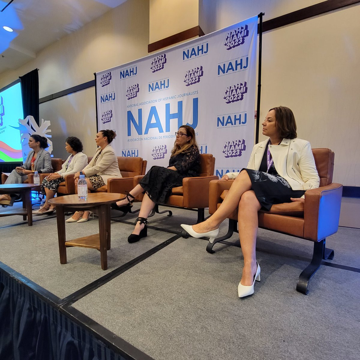 Wyn Win Communications tweet media