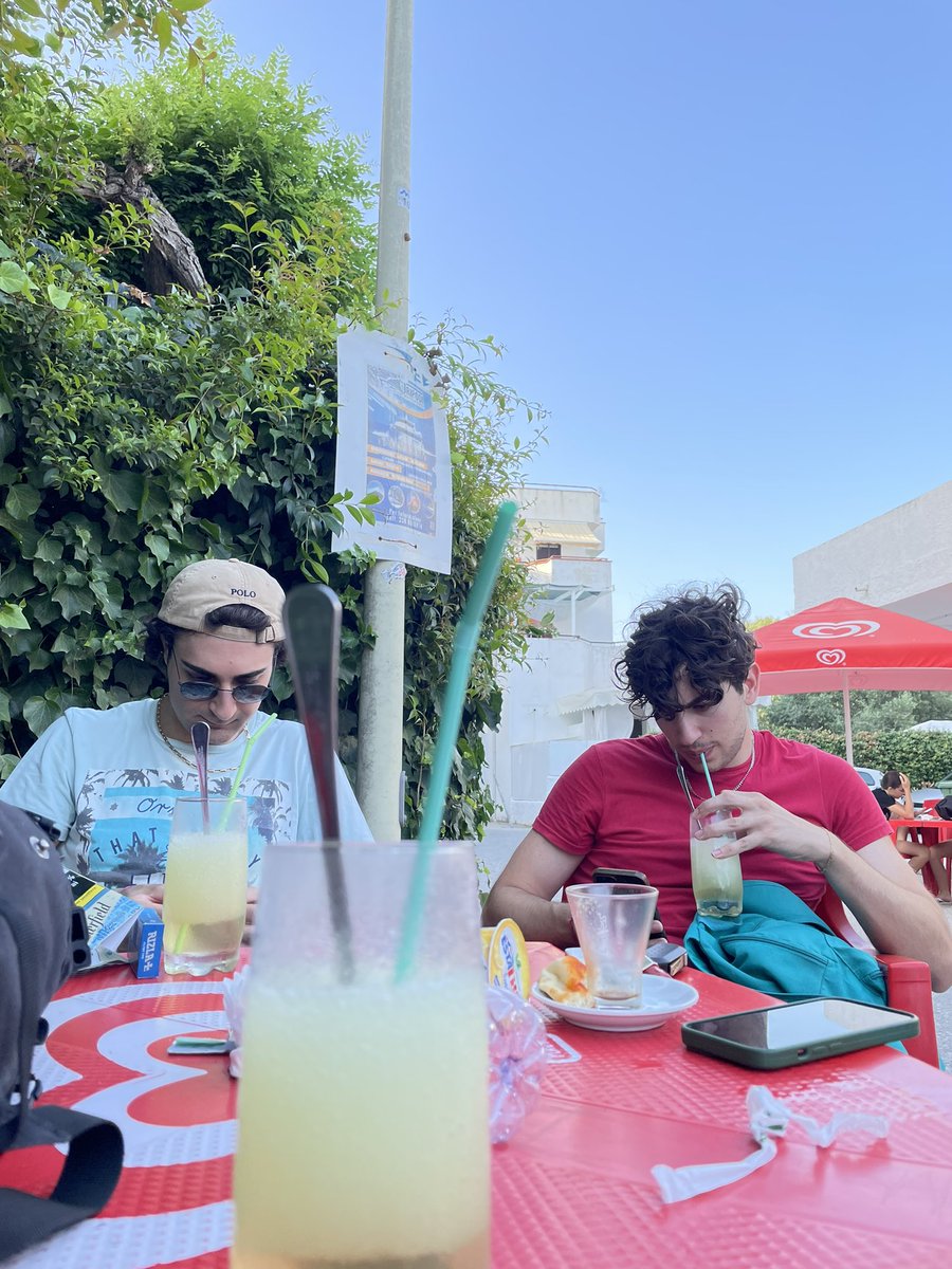 Attaboy_ms's tweet photo. iniziata ufficialmente il periodo gin-granita🕺💆🏼‍♂️

@iteeoo_ https://t.co/DnjRhORHcr