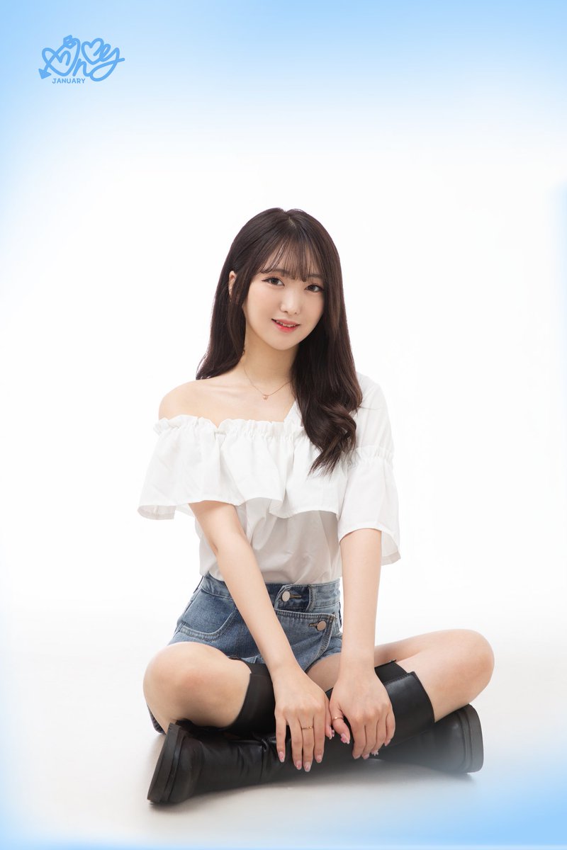 KpopGirlzBands1's tweet photo. #January #Ryuhee #Teasers https://t.co/azNnzV2Jm7
