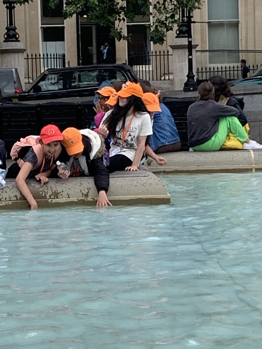 Year 5 enjoying their walking tour of London- so much to see ⁦@stanneskly⁩ #bestdaysoftheirlives ⁦@bcw_cat⁩ #culturecapital