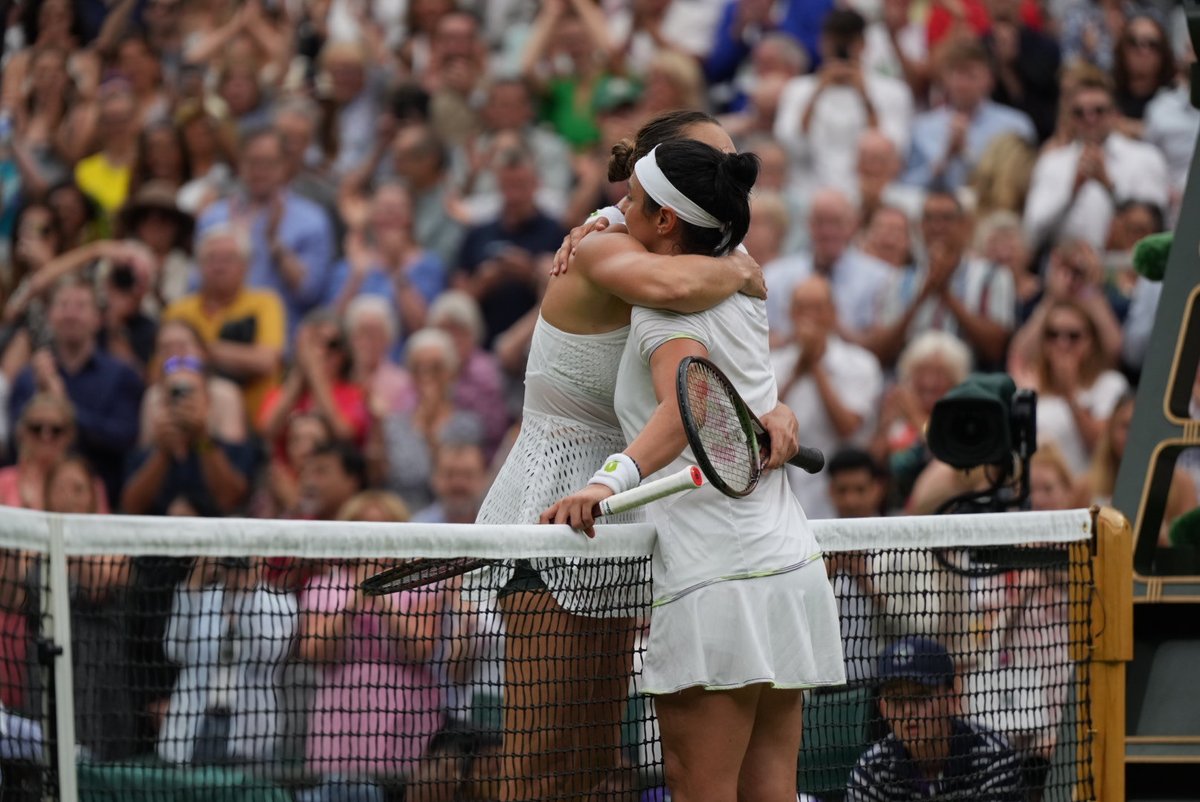 Wimbledon's tweet photo. A semi-final that treated us all 👏

@SabalenkaA 🤗 @Ons_Jabeur 

#Wimbledon https://t.co/D7HsUdgODi