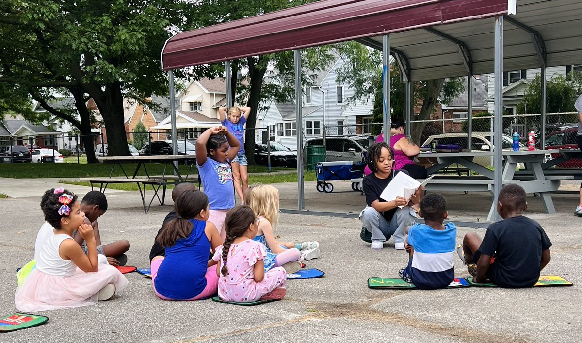 ReadForLiteracy's tweet photo. Ending a successful week of Early Literacy Camp 💜📚📝 https://t.co/l6di2Oov0L