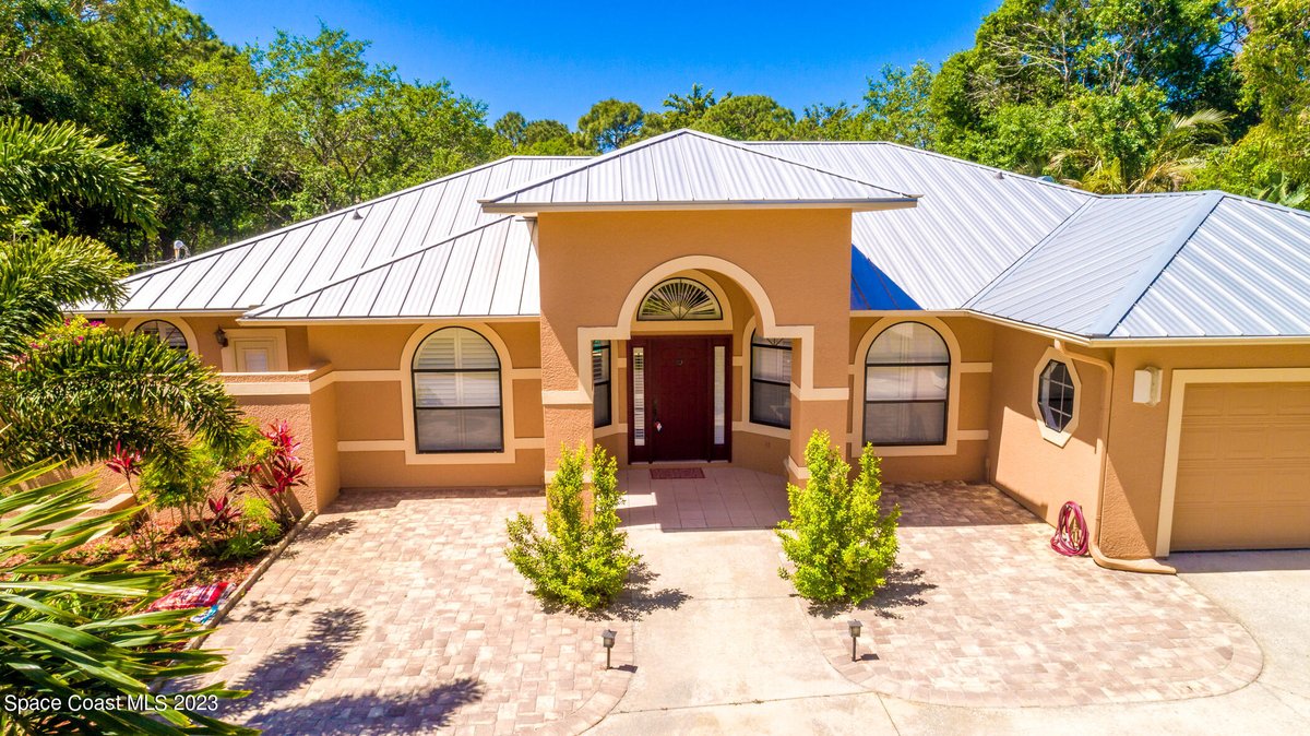 ellenrubino's tweet photo. Imagine turning the key to open your beautiful new home. #beautifulhome #homesforsale  https://t.co/f2Lm5PbxQ0  RE/MAX Aerospace Realty https://t.co/E9R27Eeuec