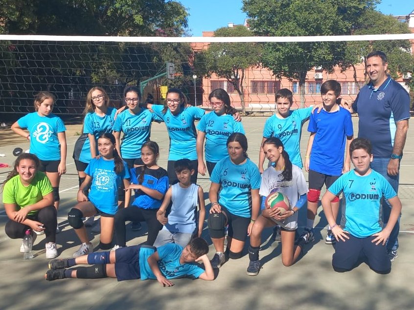paravoleysevill's tweet photo. El #ProyectoHebe (Diosa que personifica la juventud), comenzaba en septiembre con las escuelas de voleibol convencional. Temporada de mucho aprendizaje y diversión, con actividades que van más allá de la parcela deportiva.
DEPORTE-FORMACIÓN-INTEGRACIÓN https://t.co/tmNAZavleP