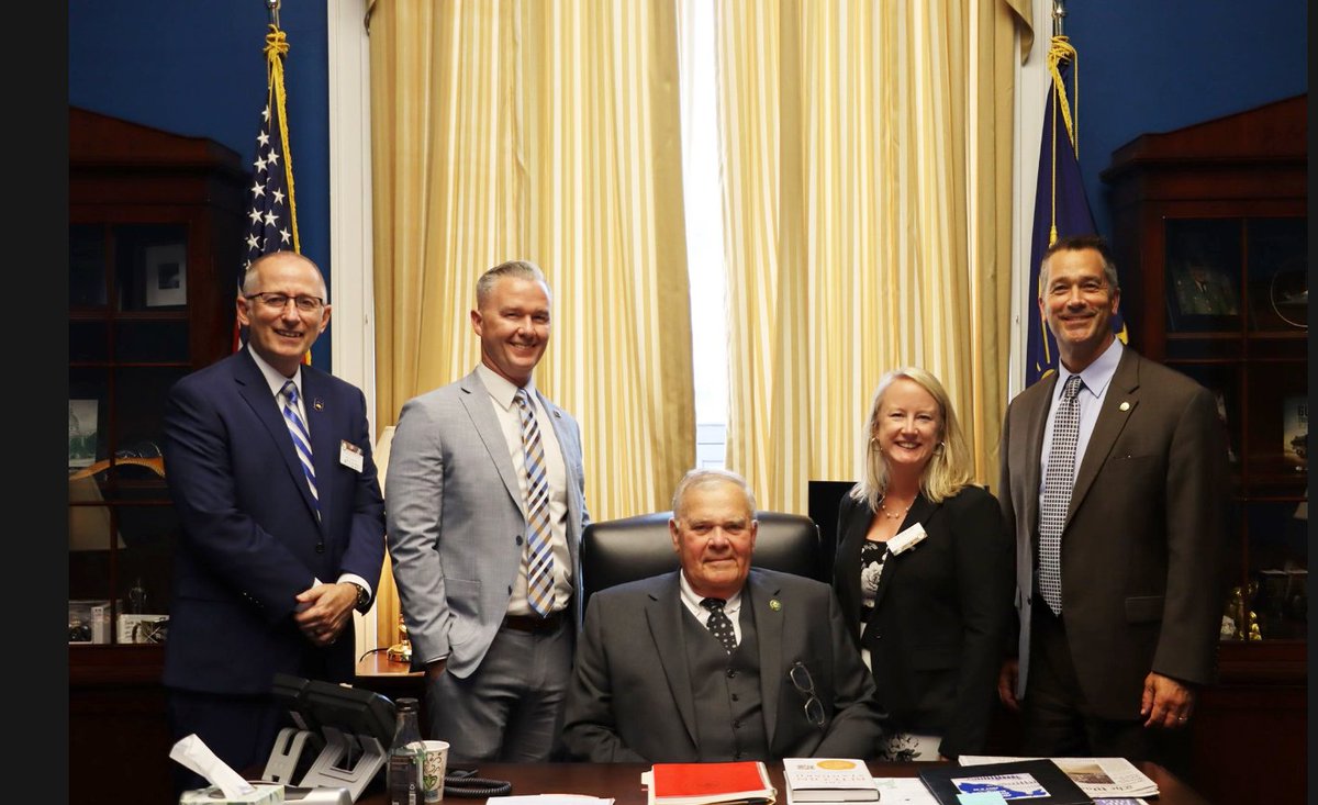 AndersonFe28881's tweet photo. Always great to welcome Hoosiers from @AASAHQ to our nation's capital to discuss how we can work together to set our young people up for success and create a positive learning environment. https://t.co/GQnc0gp2zU