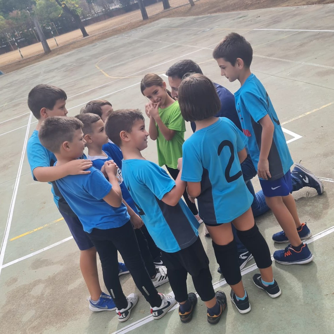 paravoleysevill's tweet photo. El #ProyectoHebe (Diosa que personifica la juventud), comenzaba en septiembre con las escuelas de voleibol convencional. Temporada de mucho aprendizaje y diversión, con actividades que van más allá de la parcela deportiva.
DEPORTE-FORMACIÓN-INTEGRACIÓN https://t.co/tmNAZavleP