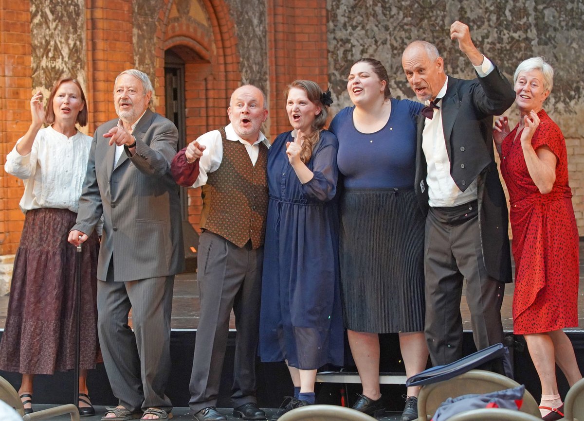 Dass ein fetter Gewinn im #Lotto nicht unbedingt sorgenfrei macht, zeigt unsere rasante Komödie »Geld oder Leben« von Georg #Kreisler auf lustige Art.
Morgen #Premiere (14.7., 20.00 Uhr), Aufführungen Sa+So, 20.00 Uhr.
#Dresden #Wochenende #Theater
pauliruine.de/geld-oder-lebe…