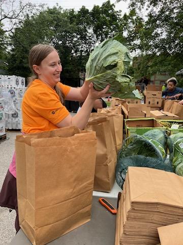 UnitedWayCLE's tweet photo. Today our Emerging Leaders Cabinet volunteered at @MayDuganCenter, packing bags of healthy food for distribution. Thank you to everyone who came out, and to May Dugan Center for the important work you do in our community. Three cheers for partnership in action! https://t.co/D92MV6czbq