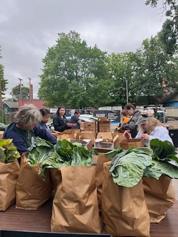 UnitedWayCLE's tweet photo. Today our Emerging Leaders Cabinet volunteered at @MayDuganCenter, packing bags of healthy food for distribution. Thank you to everyone who came out, and to May Dugan Center for the important work you do in our community. Three cheers for partnership in action! https://t.co/D92MV6czbq
