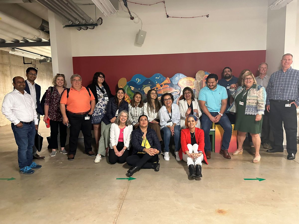 Mich_cl's tweet image. A tornado alert surprised us when we were leaving #Panduit HQ yesterday. Even it was an scary event we had a great moment! #1team1goal.