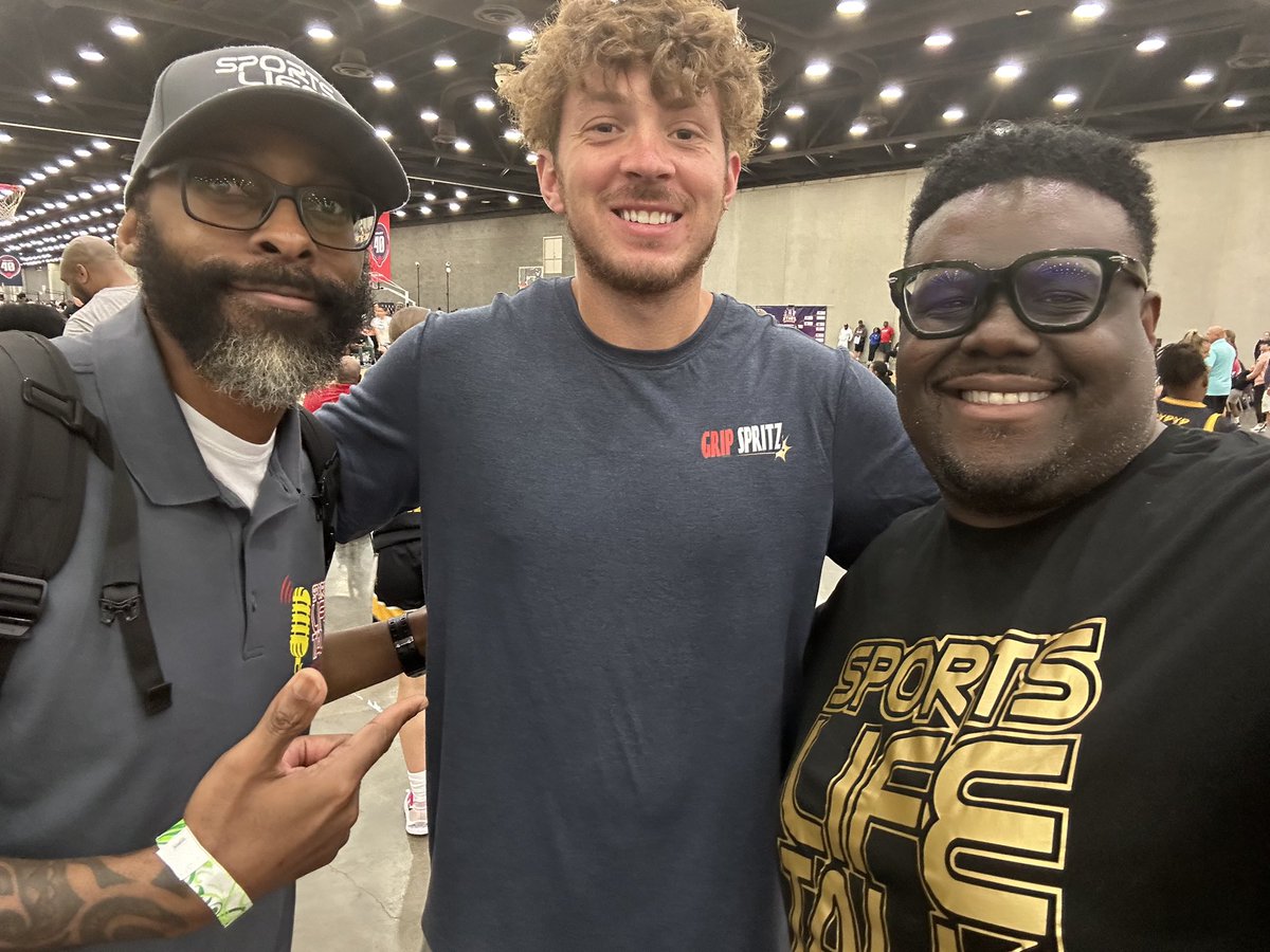 sportslifetalk's tweet photo. @grip_spritz It was good seeing you Matt. You never know who you will run into at these events. Keep grinding!!!

#gripspritz #sportslifetalk #Run4roses https://t.co/yiejCCj7jz