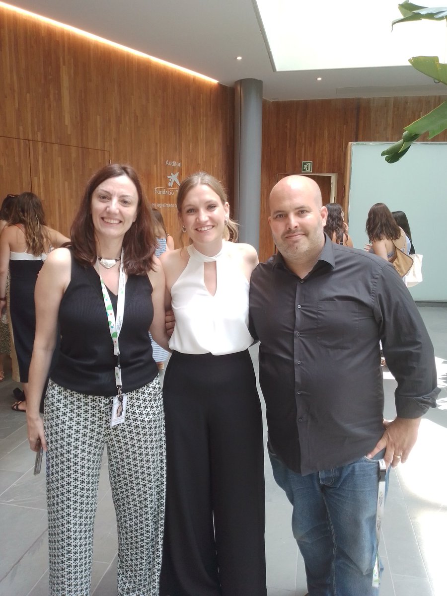 Romero_Ferraro's tweet photo. Orgulloso y emocionado tras la defensa de la Tesis Doctoral de la Dra. Andrea Vilarrubí Porta.Afortunado de haber co-Dirigido la tesis con @CespedesMontse y esperanzado por el futuro que que abre está tesis en la #medicinadeprecision en #oncologiapediatrica
#IJC #SMARCB1 #SJD https://t.co/fGrXeHC4HM