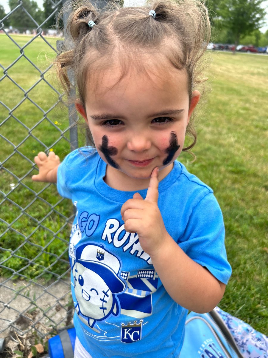 guzbu821's tweet photo. Cheerleader 1 pondering how both her brothers will do in state baseball this weekend.  Already got to see her sister do amazing things at her state softball tourney.  Prolly been to a combined 100+ games and loves every minute.  Smile ya’ll.  #goprime #goroyals #sisteroftheyear https://t.co/HpuUAWBX9z