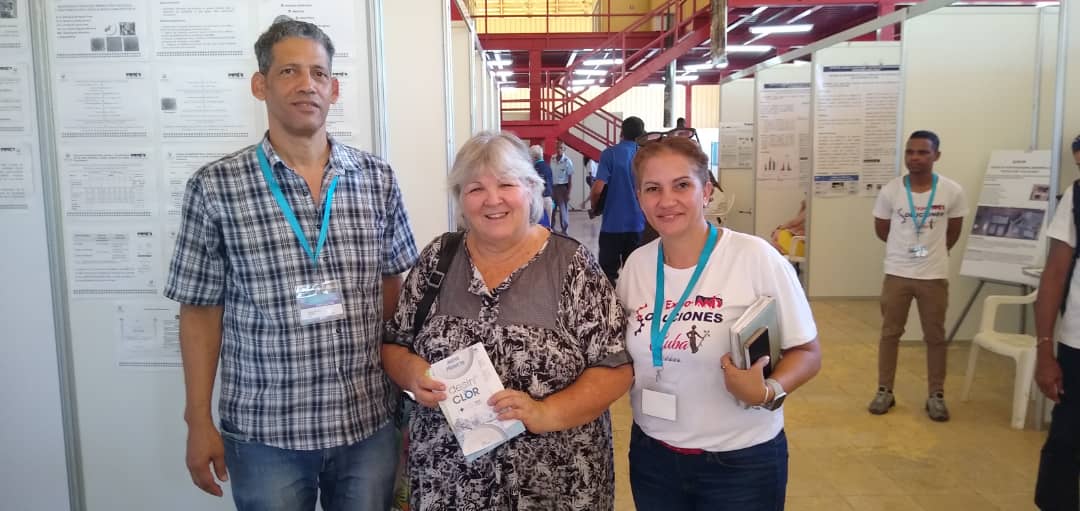 Visita al stand del <a href="/CIDEM_Cuba/">CIDEMCuba</a> en la Expo-ANIR "Soluciones Cuba" de la presidenta provincial ANIR y Aleida Guevara. <a href="/BioCubaFarma/">BioCubaFarma</a> <a href="/AlejandroSal2/">Alejandro Saúl</a>