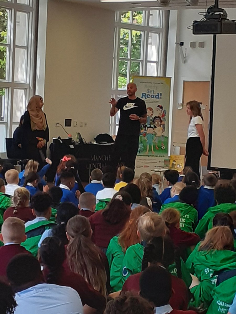 Great to have so many children at our Young Readers event with @Literacy_Trust and #ReadMCR at Central Library @MancLibraries today. Two amazing authors @EarlyTrain and @Burhana92