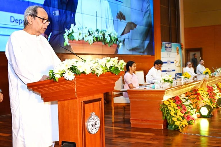 Attending the orientation programme of 181 new officers who joined different Depts of #Odisha Govt, CM @Naveen_Odisha asked the new officers to make efforts to see Odisha transform faster. CM said that everyone has a common objective to see Odisha transform in fastest time…