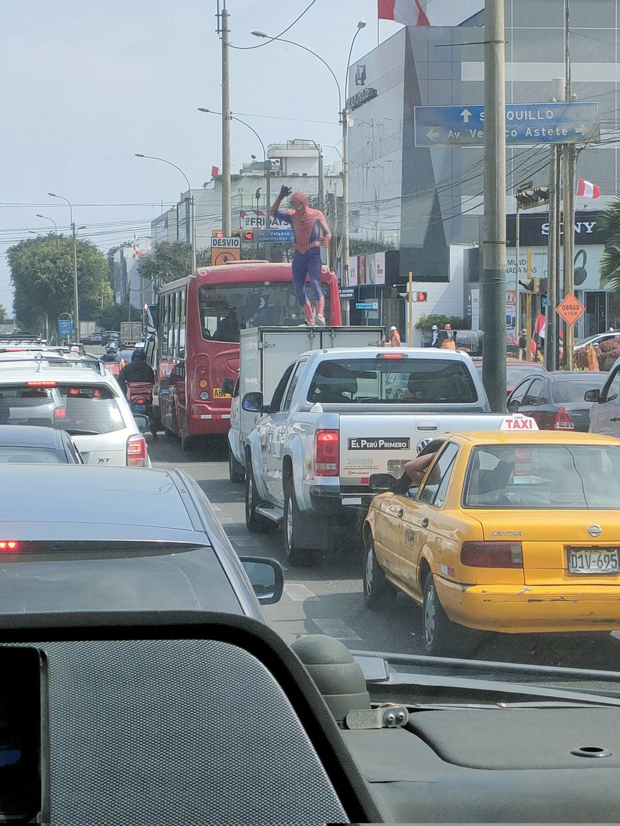 Philgeog's tweet photo. Lima living geography #informaleconomy #dancingspiderman !! https://t.co/HpDnEIZUJW