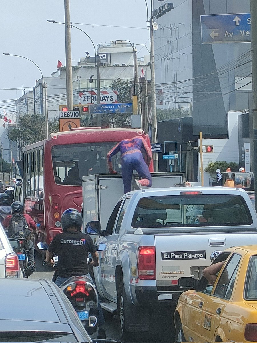 Philgeog's tweet photo. Lima living geography #informaleconomy #dancingspiderman !! https://t.co/HpDnEIZUJW