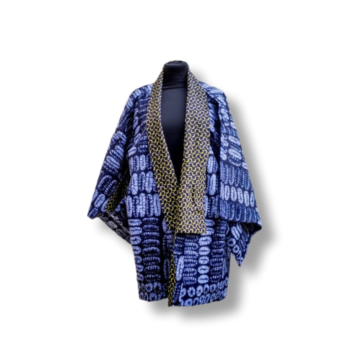 ModeBeaurepaire's tweet photo. GILET en wax 
Pièce unique
Plusieurs coloris/modèles, possibilité de faire du sur-mesure.

Produit en vente sur notre site : https://t.co/Na3hKTdXFs

#ajbtop #femmes #maisonbeaurepaire #africanstyle #femme #artisanat #africain #femmestyle #mode #parisienne #france #gilet #veste https://t.co/BmV8CbgUrN