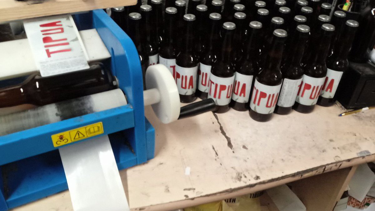 montblanquet's tweet image. A punt! Les cerveses #Tipua etiquetades i llestes! Ben aviat les podreu tastar. Un any més tindrem una cervesa exclusiva per a la Festa Major de Montblanquet fruit de la col·laboració amb #CervesaMaquis i @CervesaMatoll