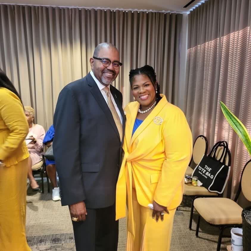 International Grand Basileus Rasheeda S. Liberty represented the Greater Women of Sigma Gamma Rho Sorority,Inc. at the Phi Beta Sigma Fraternity,Incorporated Conclave Public Meeting In Houston,TX this week 💛💙🤍

#SGRho #SigmaGammaRho #Greater #phibetasigma