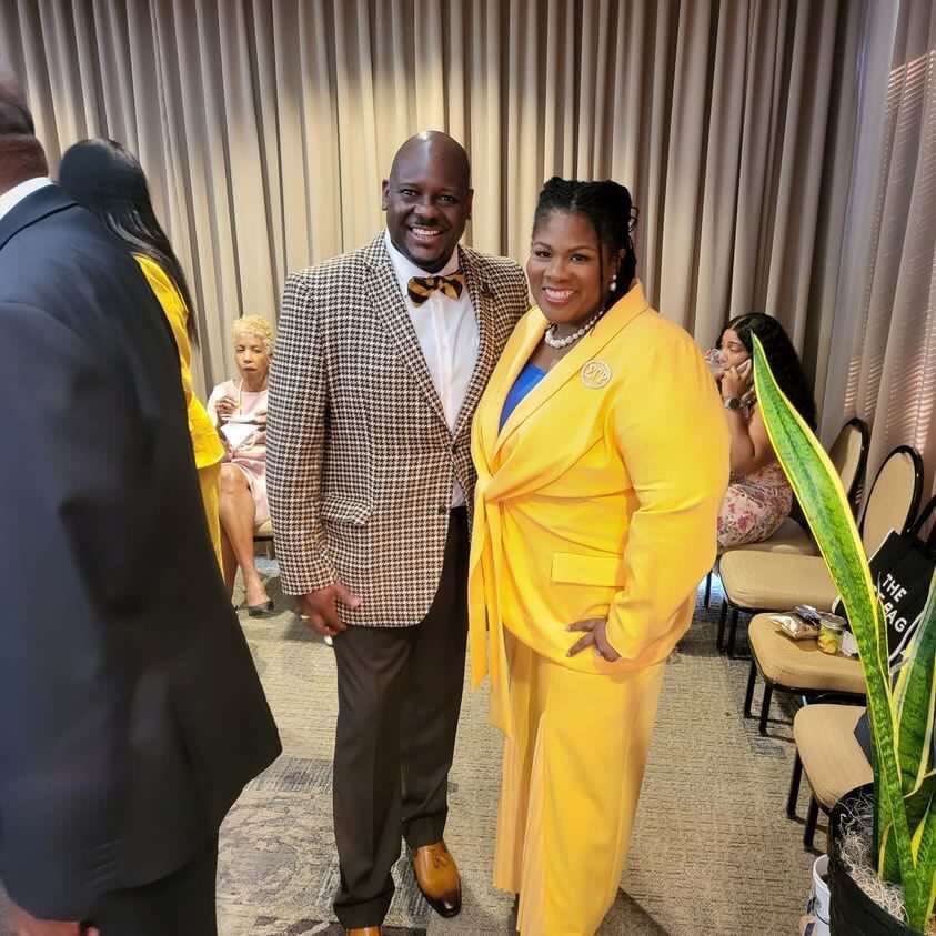 SGRho's tweet photo. International Grand Basileus Rasheeda S. Liberty represented the Greater Women of Sigma Gamma Rho Sorority,Inc. at the Phi Beta Sigma Fraternity,Incorporated Conclave Public Meeting In Houston,TX this week 💛💙🤍

#SGRho #SigmaGammaRho #Greater #phibetasigma https://t.co/m5yk85mhFo