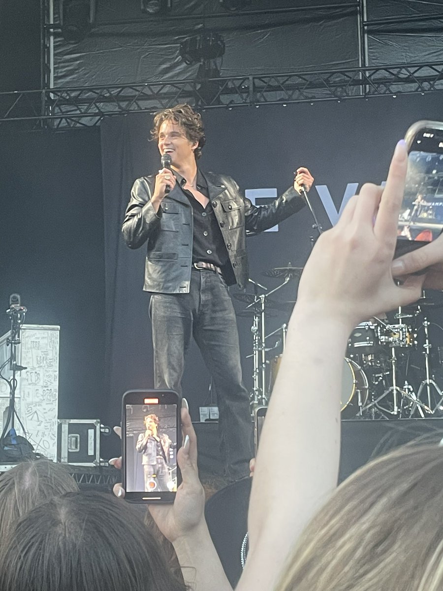 bethany_t1's tweet photo. @TheVampsband BEST NIGHT EVER !!! https://t.co/HVnTNxFlbc