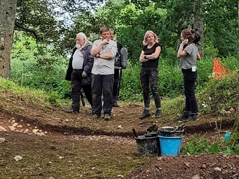 UCLan Arch & Anth (@uclanarchanth) on Twitter photo A great experience having the wonderful <a href="/theAliceRoberts/">Prof Alice Roberts💙</a> and <a href="/RareTelevision/">Rare Television</a> team filming our Lowther excavations. Even answering such important questions as ‘what’s your favourite gravy’. We’re looking forward to seeing Digging for Britain in the new year #lowthermedeivalcastle A great experience having the wonderful <a href="/theAliceRoberts/">Prof Alice Roberts💙</a> and <a href="/RareTelevision/">Rare Television</a> team filming our Lowther excavations. Even answering such important questions as ‘what’s your favourite gravy’. We’re looking forward to seeing Digging for Britain in the new year #lowthermedeivalcastle