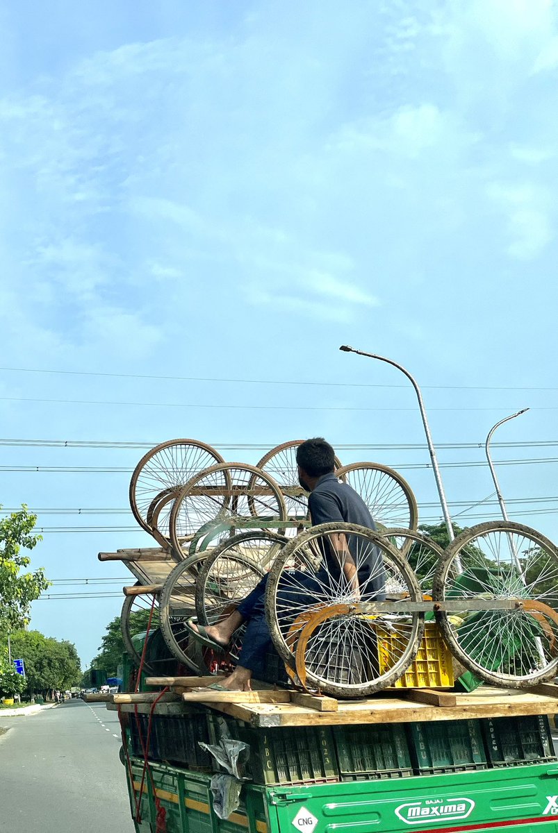 aloktveet's tweet photo. राह-ए-नज़र…..
चक्करों में फँसी ज़िंदगी !!
#streetphoto #life #living #lifecircle #zindagi #streetphotographer @SrBachchan @hvgoenka @Aamitabh2 @DrKumarVishwas https://t.co/pPXodBBecP
