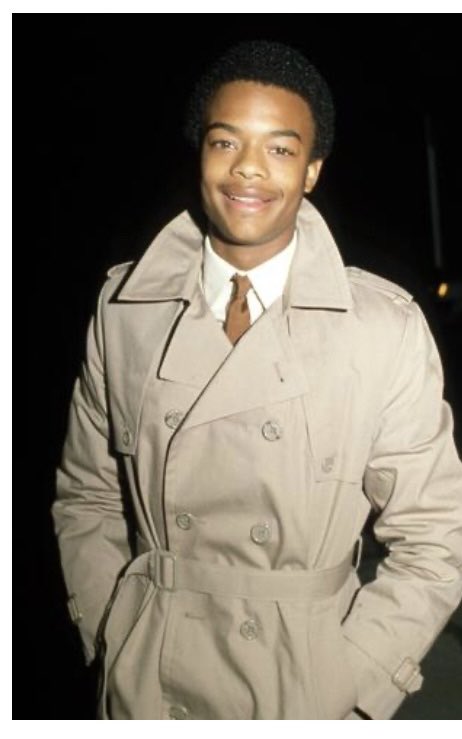 ToddBridges's tweet photo. Ok I can not figure out we’re was I going in this coat 😂😂 https://t.co/t6tNDVJY7E