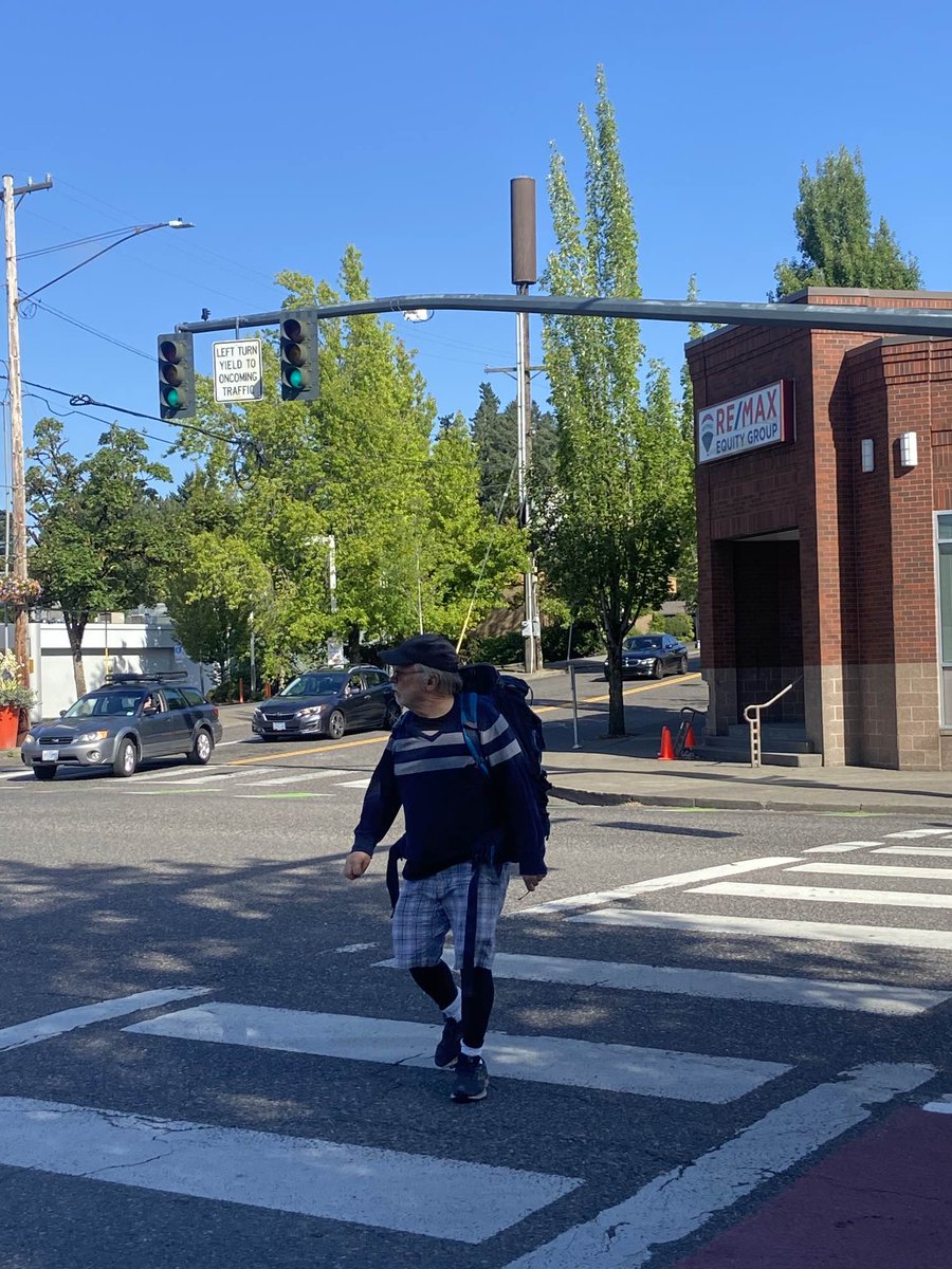 PBOTinfo's tweet image. PBOT traffic signal crews were out on SW Capitol Highway at Sunset Boulevard in Hillsdale yesterday. They were installing new traffic sensors to help buses, bikes, and motor vehicles move efficiently through the intersection. #PDXBikes #SWPDX