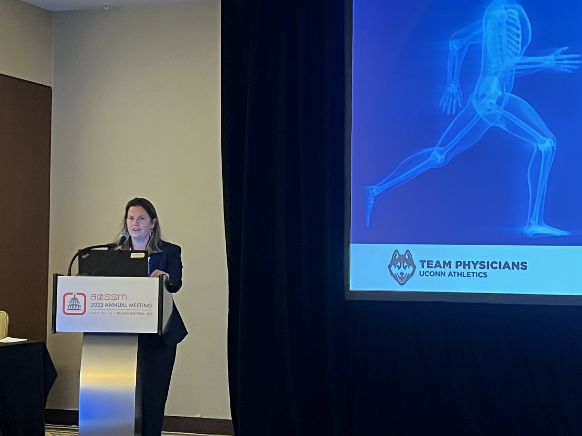 CLEsportsMD's tweet image. @DrCoyner leading the way for the Residents &amp;amp; Fellows forum @AOSSM_SportsMed Annual Meeting. #AOSSM2023