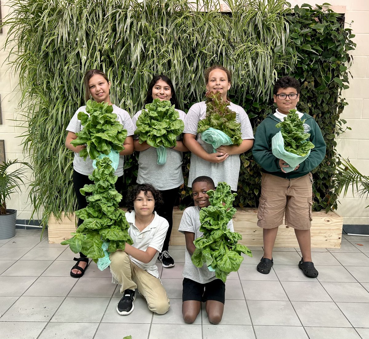 👉🏼Be sure to eat your greens! 🥬 At GLC we feed our minds 🧠 AND our bodies! 💪🏼🌱🥗 <a href="/LB_STEAM/">GLC Summer Camp 2024</a> <a href="/LBSuptRodriguez/">Francisco E. Rodriguez</a> <a href="/emuscillo/">Elizabeth Muscillo</a> <a href="/lasweet16/">Lauren Sweet</a>