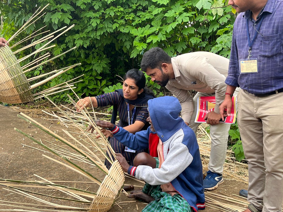 sheethalts1's tweet photo. #Soligas Tribe- Opportunity to visit #Handigudda at Bylukuppe (Mysore). Visited School, Anganwadi &amp; their Settlements.
Nice experience to understand their lifestyle and for future actions. #Poverty #Backwardness #Needrepresentation #ATIvillagestudy https://t.co/67wBkzpxHX