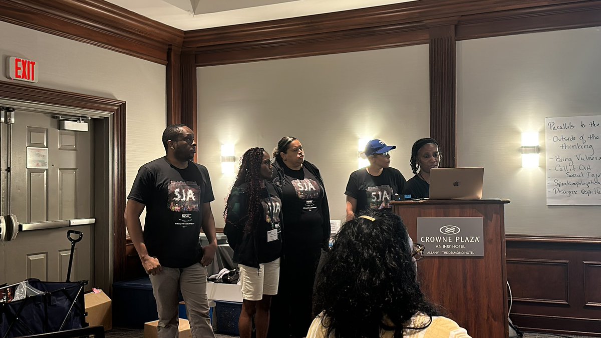 chateacher27's tweet photo. One of our @nysut SJA teams @UFT presents their plans to execute their service project for all stakeholders to participate in a Day of Service! #manythreadsNYSUT 💪🏾 https://t.co/3RGoGPqwyC
