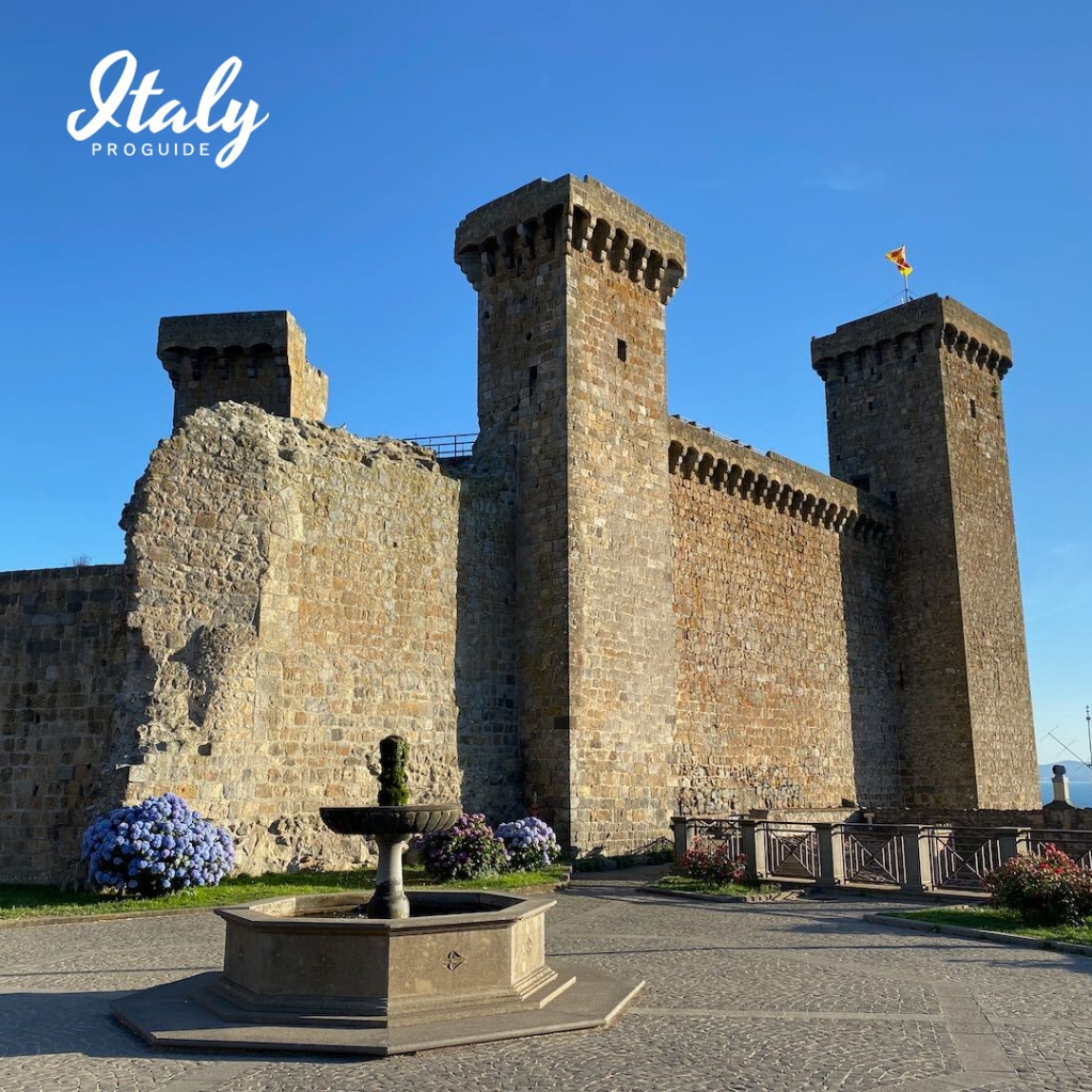 ItalyProGuide's tweet photo. 🏰 Il Castello di Bolsena, nel suo centro storico, è un'icona di importanza storica e culturale. Le sue stradine medievali e l'imponente struttura sono un vero incanto per i visitatori. Prenota una guida su #ItalyProGuide e visita il museo che si trova all’interno! 🌟📚 https://t.co/phGNAVzW5J