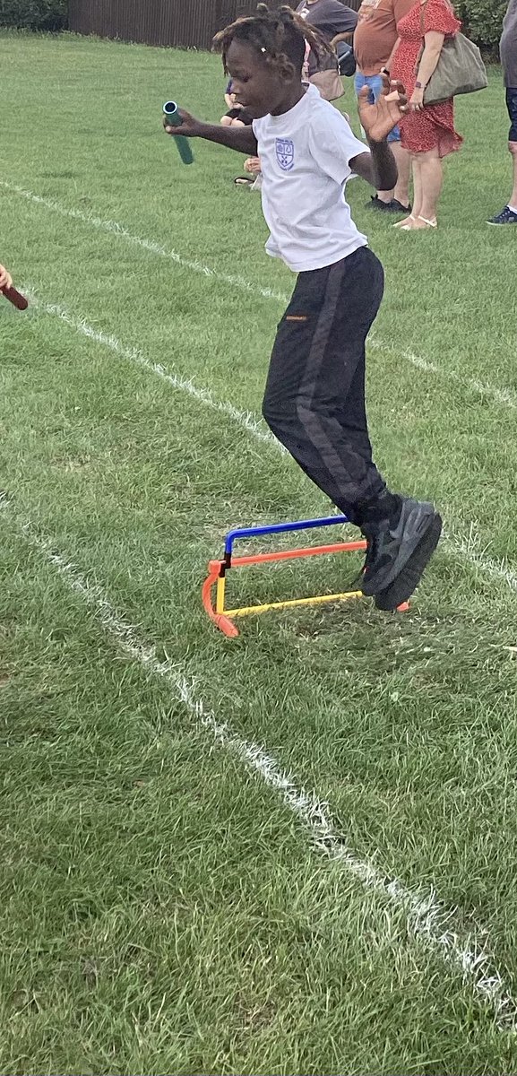 FinedonSc3's tweet photo. Here comes the Sports Afternoon spam! A huge thank you to the @HuxlowPE team and the young leaders for running and scoring our stations. It was also lovely to see so many parents - Thank you for your support 🥰🥰 https://t.co/RS2Ban0BlM
