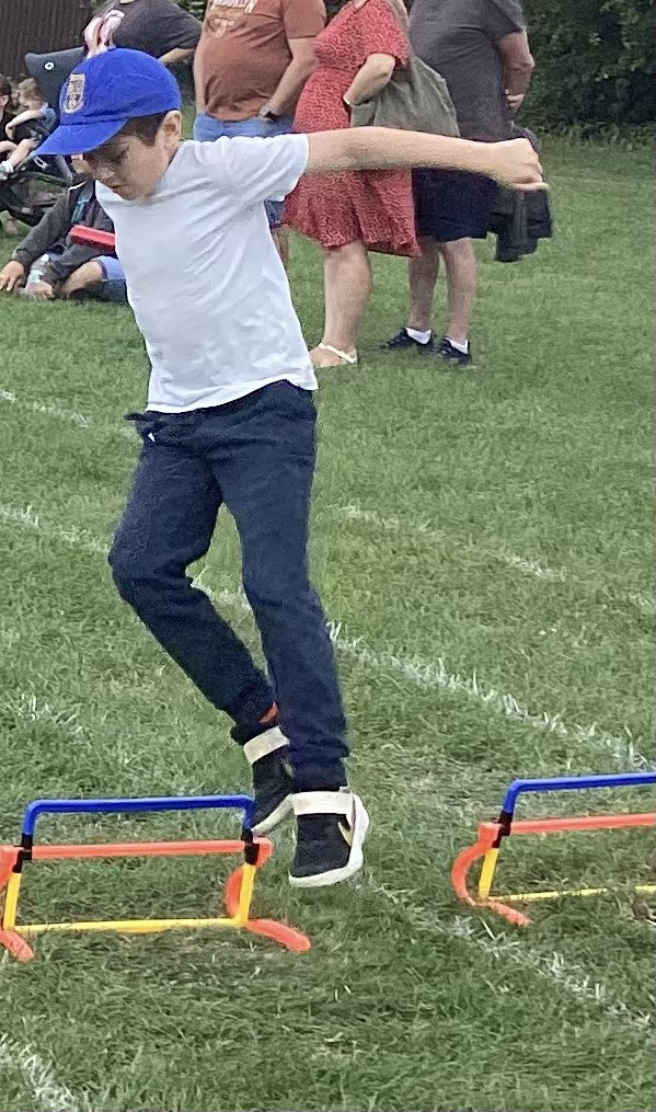 FinedonSc3's tweet photo. Here comes the Sports Afternoon spam! A huge thank you to the @HuxlowPE team and the young leaders for running and scoring our stations. It was also lovely to see so many parents - Thank you for your support 🥰🥰 https://t.co/RS2Ban0BlM