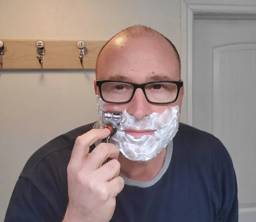 Goodable's tweet photo. When he was 14, Rob Kenney's father abandoned him.  

After he became an adult, he launched a YouTube channel called "Dad, How Do I?" that teaches kids to do things that a dad would normally teach them and give fatherly advice.  

Today, he has more than 25 million views. https://t.co/vw10htMGkv