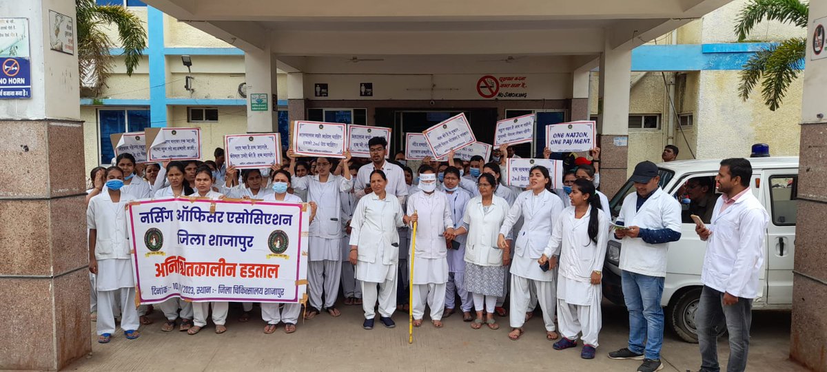 PratiBamniya's tweet photo. Strike for our rights.
मध्य प्रदेश नर्सिंग ऑफिसर एसोसिएशन  की काम बंद प्रदेशव्यापी हड़ताल के आज चौथे दिन भी जिला  अस्पताल शाजापुर के नर्सिंग ऑफिसर  कामबंद हड़ताल पर अड़े रहे।
@ravishndtv 
@ChouhanShivraj https://t.co/IeSdtvm7JP