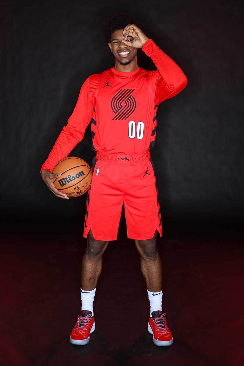 NBA's tweet photo. Rookie Photo Shoot Scoot! 👀

@thereal013 x @trailblazers https://t.co/RX355TF12Q