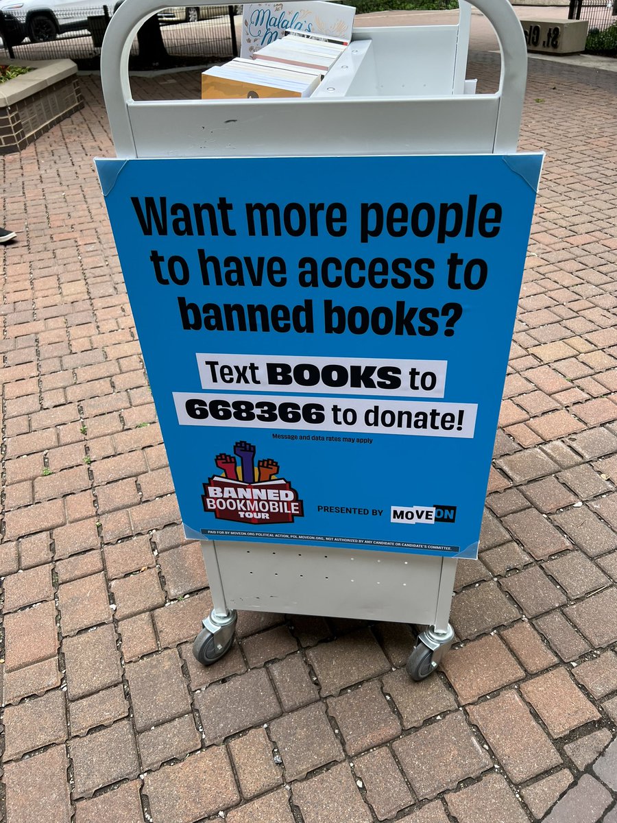 The MoveOn #BannedBookmobile tour kicked off in Chicago today at @Netroots_Nation!