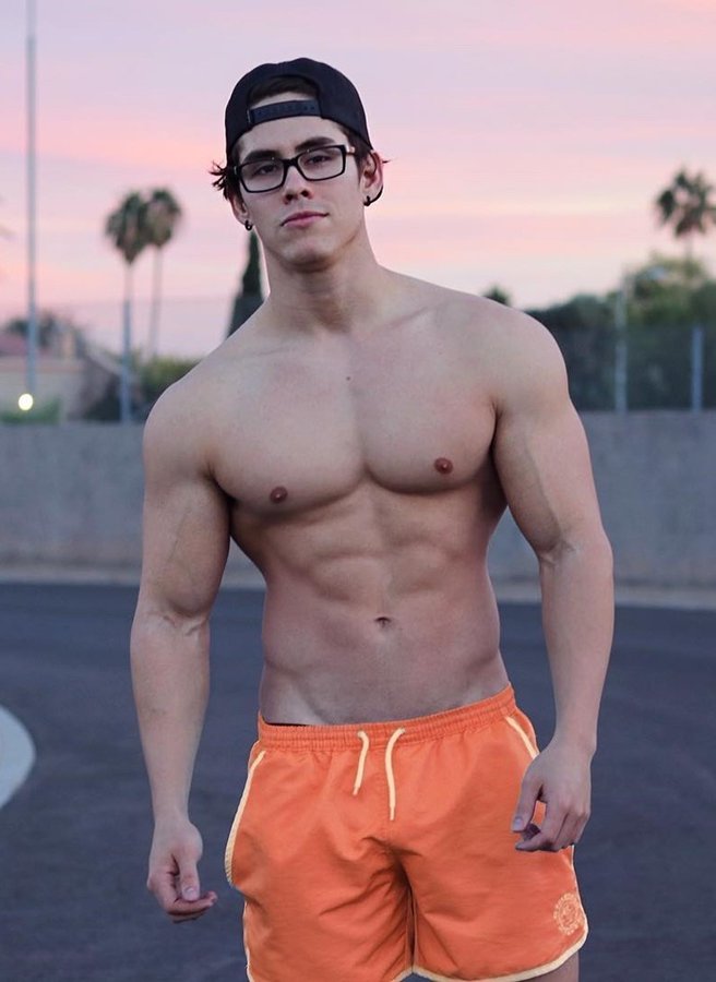 Malechritude's tweet photo. #ThemeForThursday
#MenInOrange 
The things I want to do to him... https://t.co/XHnQNUSrS8