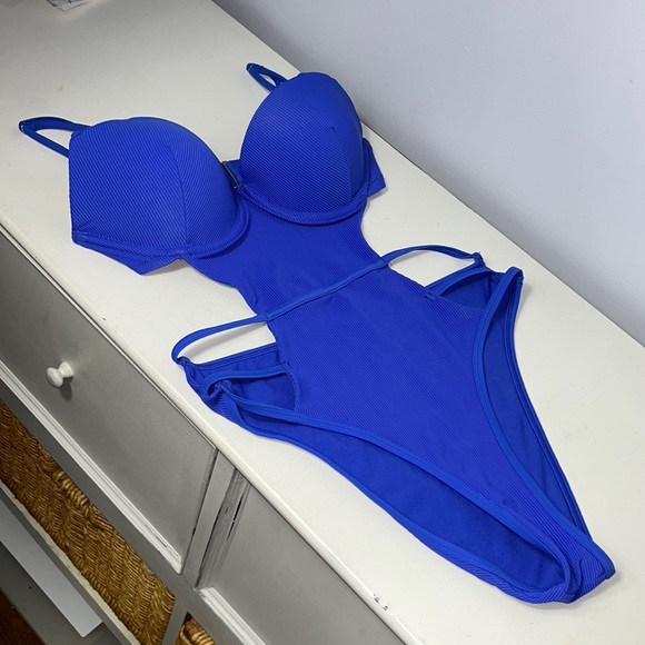 xosheconquerors's tweet photo. So good I had to share! Check out all the items I'm loving on @Poshmarkapp #poshmark #fashion #style #shopmycloset #lasenza: https://t.co/0Ej8UAXsFj https://t.co/njJYtU23W0