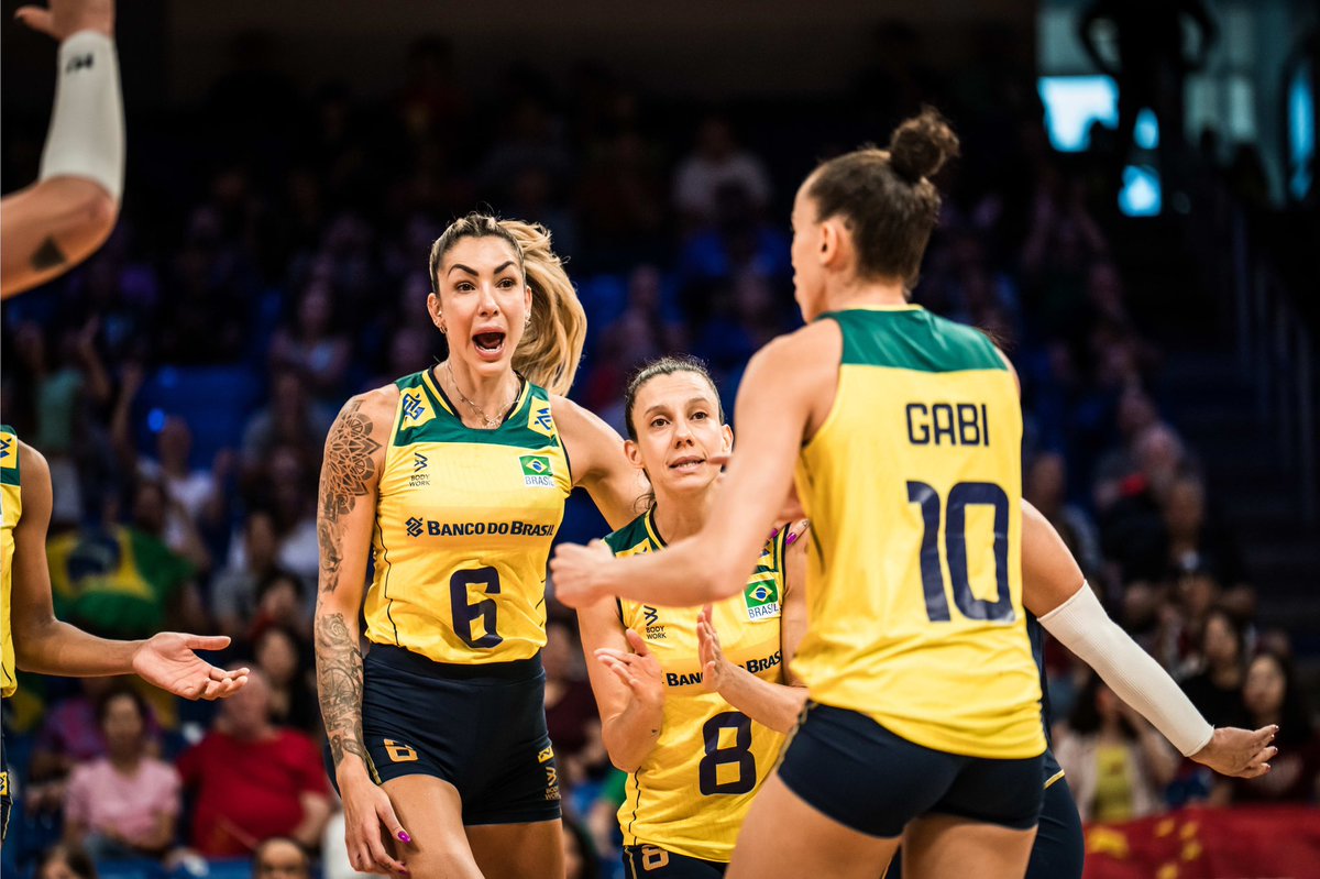 SUDFAH's tweet photo. #VNL2023 #Final CHN 3-1 BRA 
เซต 3 - 4 สนุกมากกกกก 
แต้ม 20 กว่า เซต 4 ดันเป็นจังหวะไทซ่าวนลงหลัง หยวนวนขึ้นหน้า ถือว่าจุดดับโดยแท้
.
อย่างไรก็ตาม ขอทวีตสดุดีไทซ่า 1 อัตรา
ด้วยอายุขนาดนั้น ฝีมือ สภาพร่างกาย สภาพจิตใจ ดูไม่ได้ดรอปลงเลย ตำนานยานแม่บราซิล นตจล.
#วอลเลย์บอลหญิง https://t.co/tD8ukRLB29