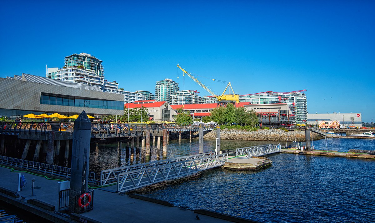 Hi Gang! Week is almost over 😊 Hope you share a capture of anything within a #10MinWalk from your home. Happy Thursday!! #photography #Waterfront #LoveLocks #Pier #NorthVancouverBC #Canada