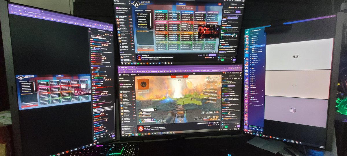 Watching ALGS utilises my 4 monitor potential lol...  1 pov from NiceWigg, 1 from RestiaFPS, Another from PlayApex.